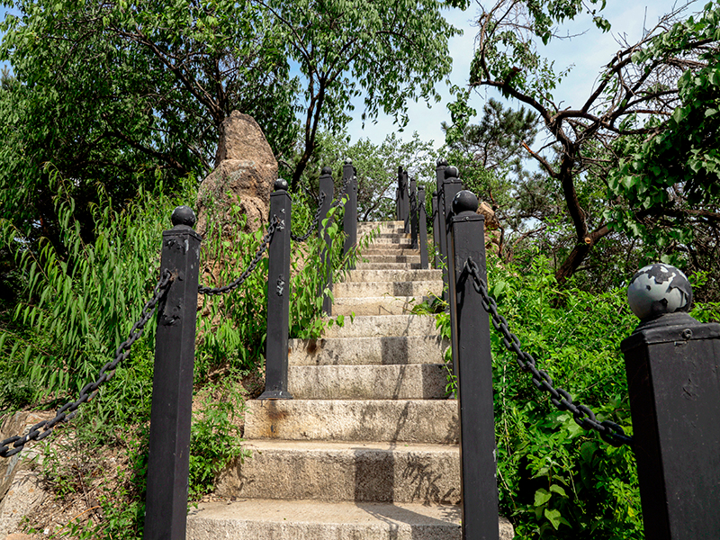 天山陵园位置在哪（天山陵园怎么样）